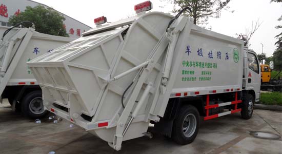 東風(fēng)小霸王壓縮式垃圾車(國六)