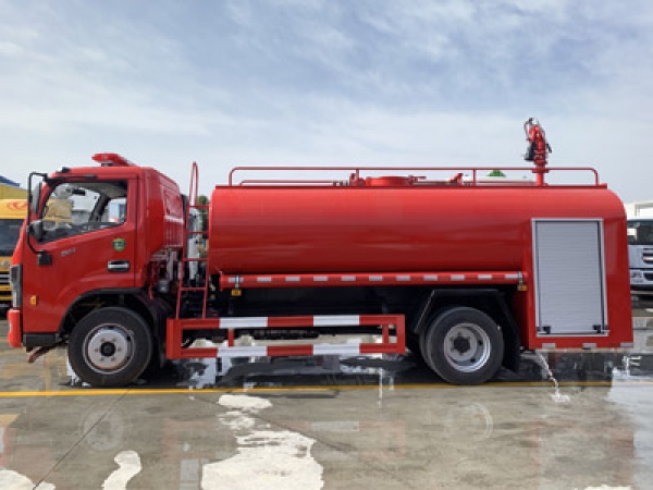 東風(fēng)多利卡7.2噸消防灑水車(國六)