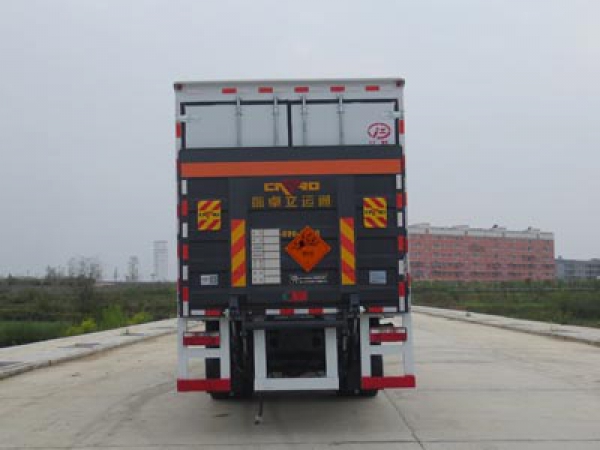 東風(fēng)D9爆破器材運(yùn)輸車(chē)(帶液壓尾板)